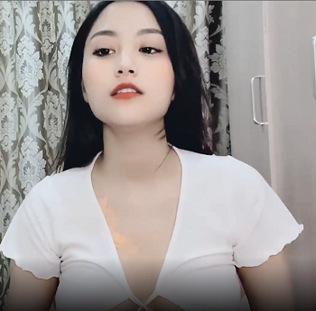 Gái Xinh Lên Live Show Hàng Cho Fan Ngấm